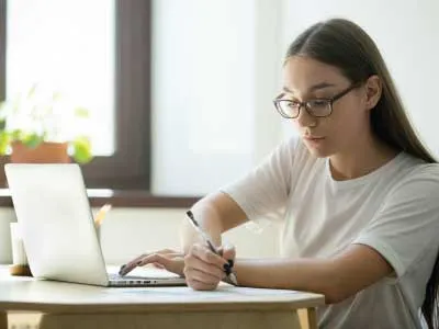 todos los cursos cuentan con exámenes